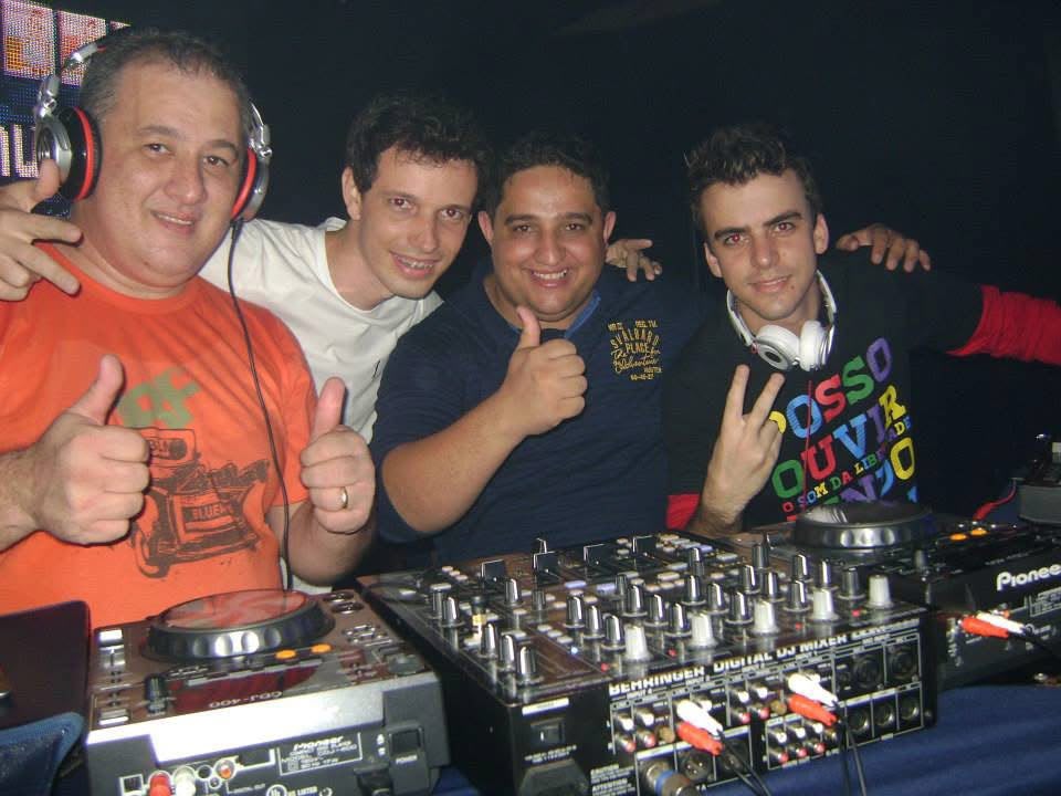 DJ Atnilson com amigos DJs